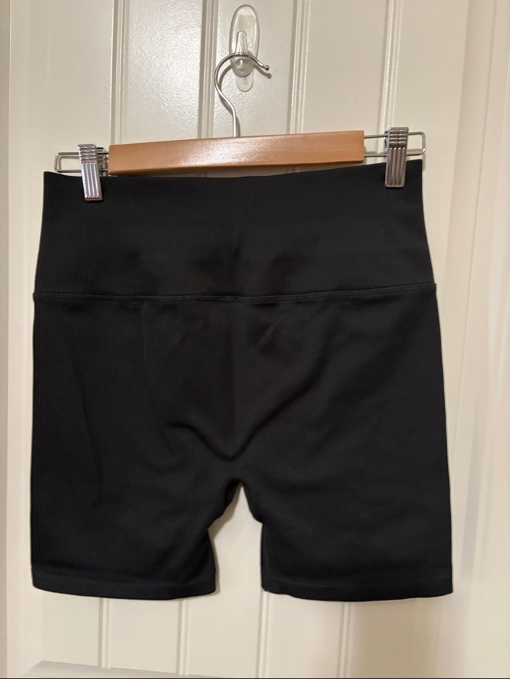 ALO Yoga Black High-Rise Ribbed Bike Shorts - Picture 6 of 8